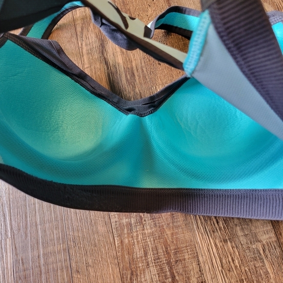 Victoria's Secret VSX Sport Blue Teal High Impact Sports Bra - Picture 3 of 6